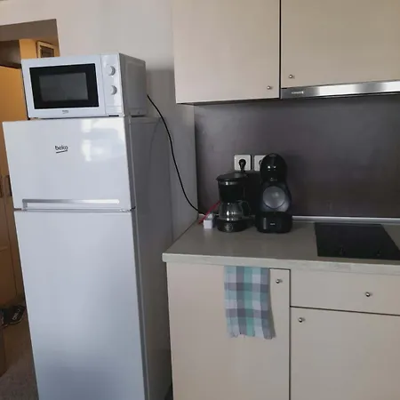 Private In Berlin Golden Sands Warna